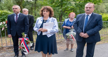 Slavnostní odhalení pomníku obětí Polenlagru 41 Petrovice-Prstná